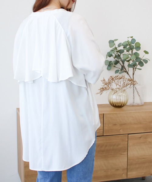 Social GIRL（ソーシャルガール）の「バックフリルフレアオーバーサイズシャツブラウス（シャツ/ブラウス・レディース・ライトグリーン/オフホワイト/ベージュ・M/L）」の18枚目の写真