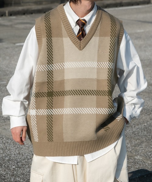 Perushu(ペルーシュ)の「レトロチェックニットベスト(ベスト・メンズ・ライトグリーン/ベージュ/ダークグリーン/ライトブルー・MEDIUM/LARGE)」の5枚目の写真