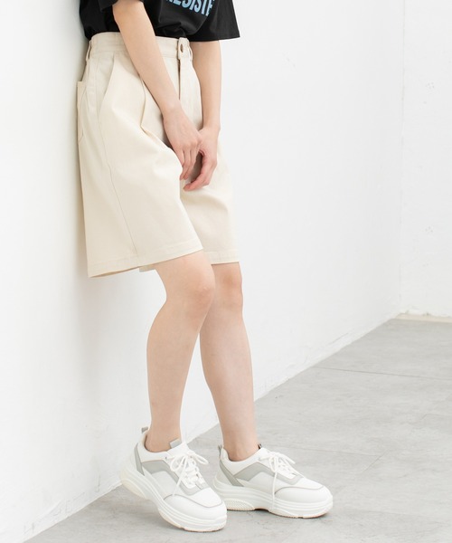 Honeys(ハニーズ)の「タックいり ハーフパンツ(その他パンツ・レディース・ブラック/カーキ/アイボリー/ライトベージュ・S/M/L)」の8枚目の写真