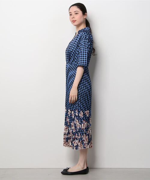 MAISON SCOTCH(メゾンスコッチ)の「プリント シャツワンピース【165789】(ワンピース・レディース・ブルー・X-SMALL/SMALL)」の2枚目の写真