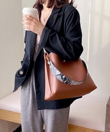 【2WAY】ターンロックデザインのPUレザーショルダーバッグ