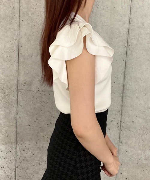 Voyage titty&Co.PETIT(ボヤージュティティアンドコープチ)の「【Voyage titty&Co. PETIT】ショルダーフリルニットプルオーバー(ニット/セーター・レディース・ホワイト/ブラック・FREE)」の8枚目の写真