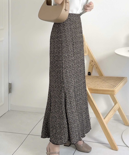 classicalelf（クラシカルエルフ）の「アンニュイな雰囲気。楊柳ランダムプリーツマーメイドスカート（スカート・レディース・ブラック/ブラック系その他/ブラウン系その他/その他・SMALL/MEDIUM/LARGE/X-LARGE）」の8枚目の写真