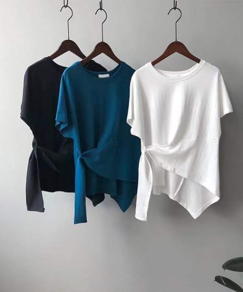 deux amour(ドゥーザムール)の「変形トップスT(Tシャツ/カットソー・レディース・ホワイト/ブラック/ブルー・MEDIUM)」の1枚目の写真