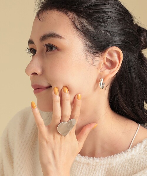 Ray BEAMS(レイビームス)の「Ray BEAMS / ビッグ ハート プレート リング(リング・レディース・シルバー/ゴールド・ONE SIZE)」の14枚目の写真