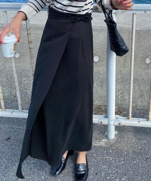 LAUIR(ラウアー)の「起毛ラップスカート(スカート・レディース・ブラック/モカ/グレイッシュベージュ・MEDIUM/LARGE/SMALL)」の4枚目の写真