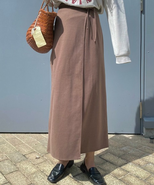 LAUIR(ラウアー)の「起毛ラップスカート(スカート・レディース・ブラック/モカ/グレイッシュベージュ・MEDIUM/LARGE/SMALL)」の7枚目の写真