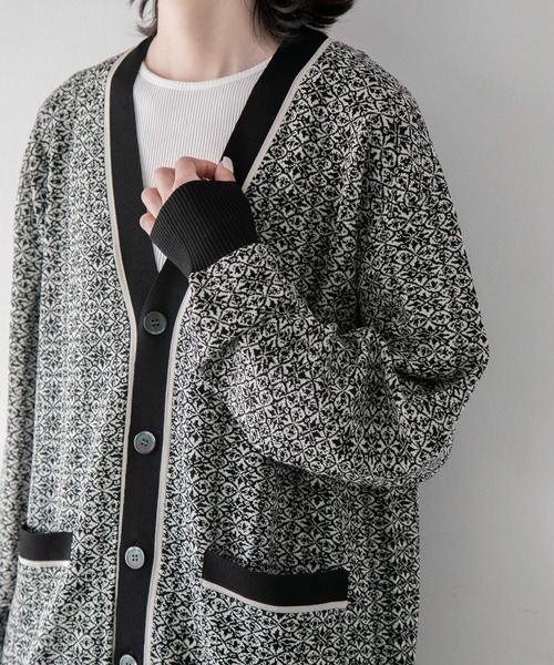 yuw（ユウ）の「ＵＮＩＳＥＸジャガードカーディガン　352726（カーディガン/ボレロ・レディース・ブラック/ブルー・FREE）」の3枚目の写真