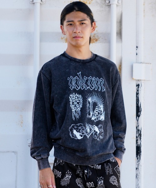 VOLCOM(ボルコム)の「VOLCOM/ボルコム アーティストコラボ クルーネックトレーナー/スウェット A4632204(スウェット・メンズ・ブラック・S/M/L/XL)」の3枚目の写真