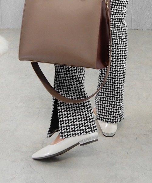 alala（アララ）の「アシメカットポインテッド（パンプス・レディース・アイボリー/ホワイト系/ブラック系/ブルー系/ピンク系/ブロンズ/パイソン/ブラック・22.0cm/22.5cm/23.0cm/23.5cm/24.0cm/24.5cm/25.0cm/25.5cm/26.0cm）」の16枚目の写真