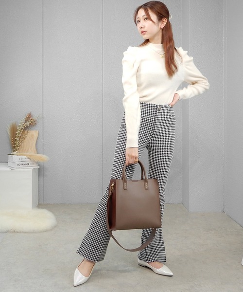 alala（アララ）の「アシメカットポインテッド（パンプス・レディース・アイボリー/ホワイト系/ブラック系/ブルー系/ピンク系/ブロンズ/パイソン/ブラック・22.0cm/22.5cm/23.0cm/23.5cm/24.0cm/24.5cm/25.0cm/25.5cm/26.0cm）」の12枚目の写真