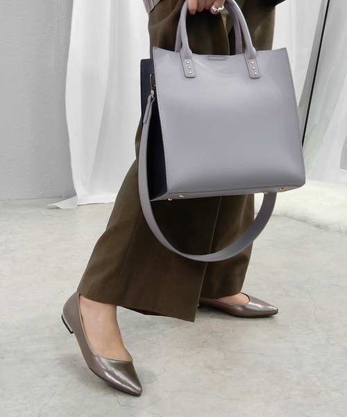 alala（アララ）の「アシメカットポインテッド（パンプス・レディース・アイボリー/ホワイト系/ブラック系/ブルー系/ピンク系/ブロンズ/パイソン/ブラック・22.0cm/22.5cm/23.0cm/23.5cm/24.0cm/24.5cm/25.0cm/25.5cm/26.0cm）」の20枚目の写真