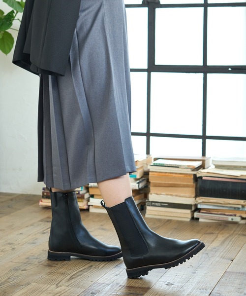 【極美品】◾️DIANA◾️ミドルブーツ◾️サイドジップ◾️トラックソール◾️厚底◾️レザー 撥水加工】リアルレザー トラックソールサイドゴアミドル