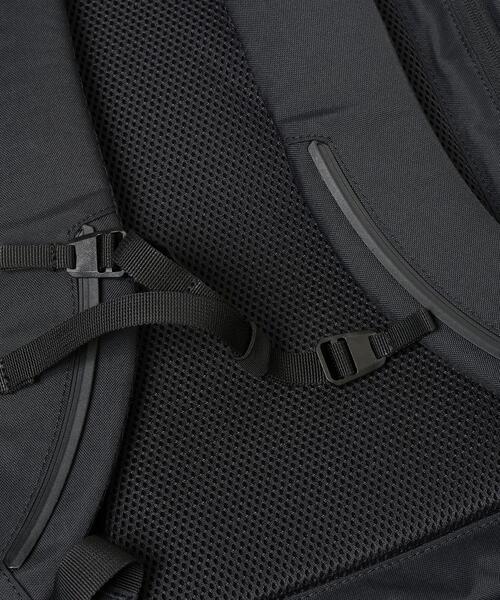 Snow Peak(スノーピーク)の「【別注】 <snow peak> エブリディ バックパック(バックパック/リュック・メンズ・ダークグレー/オリーブ・FREE)」の6枚目の写真