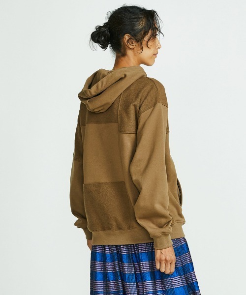 DOUBLE STANDARD CLOTHING（ダブルスタンダードクロージング）の「パッチワークスウェットパーカー（パーカー・レディース・モカ/パープル・FREE）」の17枚目の写真