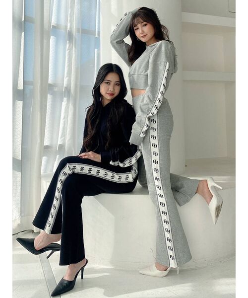 GYDA（ジェイダ）の「【セットアップ着用可】GG logoライン バックレースアップパーカー（パーカー・レディース・グレー/ブラック・FREE）」の8枚目の写真