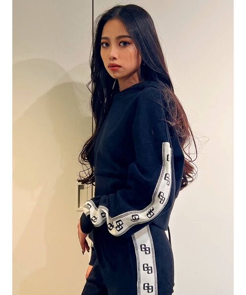 GYDA（ジェイダ）の「【セットアップ着用可】GG logoライン バックレースアップパーカー（パーカー・レディース・グレー/ブラック・FREE）」の7枚目の写真