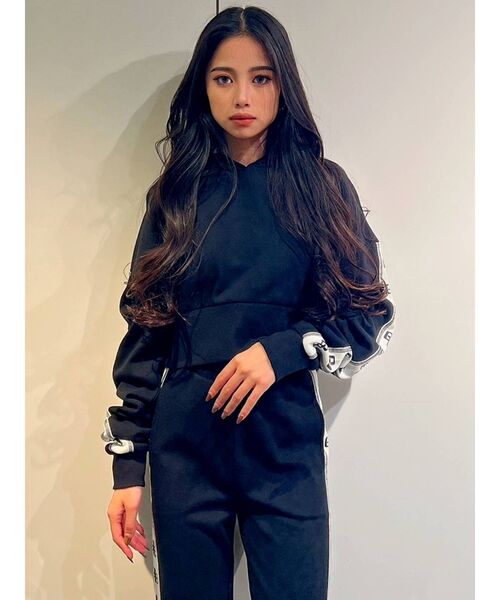 GYDA（ジェイダ）の「【セットアップ着用可】GG logoライン バックレースアップパーカー（パーカー・レディース・グレー/ブラック・FREE）」の15枚目の写真