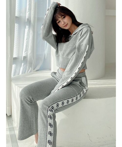 GYDA（ジェイダ）の「【セットアップ着用可】GG logoライン バックレースアップパーカー（パーカー・レディース・グレー/ブラック・FREE）」の13枚目の写真