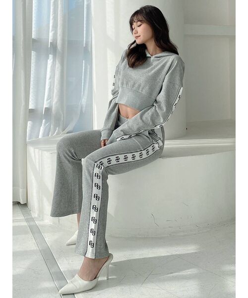 GYDA（ジェイダ）の「【セットアップ着用可】GG logoライン バックレースアップパーカー（パーカー・レディース・グレー/ブラック・FREE）」の4枚目の写真