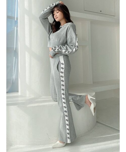 GYDA（ジェイダ）の「【セットアップ着用可】GG logoライン バックレースアップパーカー（パーカー・レディース・グレー/ブラック・FREE）」の6枚目の写真