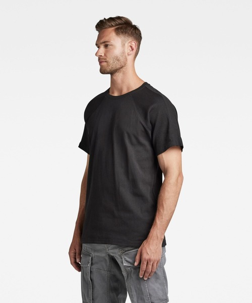 G-STAR（ジースター）の「MOTO T-SHIRT/ラグランスリーブ（Tシャツ/カットソー・メンズ・ダークブラック/ホワイト・SMALL/MEDIUM/LARGE/X-LARGE/X-SMALL）」の8枚目の写真