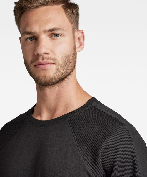 G-STAR（ジースター）の「MOTO T-SHIRT/ラグランスリーブ（Tシャツ/カットソー・メンズ・ダークブラック/ホワイト・SMALL/MEDIUM/LARGE/X-LARGE/X-SMALL）」の10枚目の写真