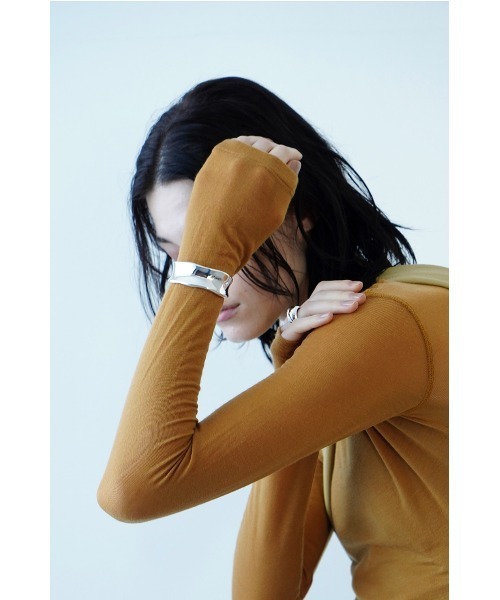 CLANE(クラネ)の「WIDE WAVE BANGLE(バングル/リストバンド・レディース・シルバー・FREE)」の2枚目の写真