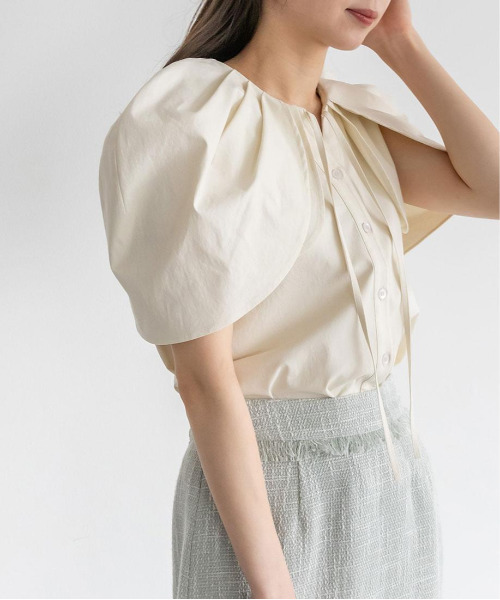 RANDA(ランダ)の「ボリュームスリーブブラウス(シャツ/ブラウス・レディース・ブルー/クリーム/インディゴブルー・0/1)」の15枚目の写真