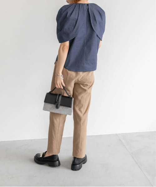 RANDA(ランダ)の「ボリュームスリーブブラウス(シャツ/ブラウス・レディース・ブルー/クリーム/インディゴブルー・0/1)」の7枚目の写真