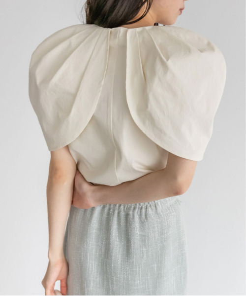 RANDA(ランダ)の「ボリュームスリーブブラウス(シャツ/ブラウス・レディース・ブルー/クリーム/インディゴブルー・0/1)」の16枚目の写真