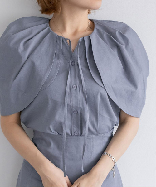 RANDA(ランダ)の「ボリュームスリーブブラウス(シャツ/ブラウス・レディース・ブルー/クリーム/インディゴブルー・0/1)」の9枚目の写真