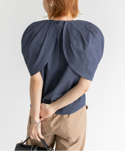 RANDA(ランダ)の「ボリュームスリーブブラウス(シャツ/ブラウス・レディース・ブルー/クリーム/インディゴブルー・0/1)」の4枚目の写真