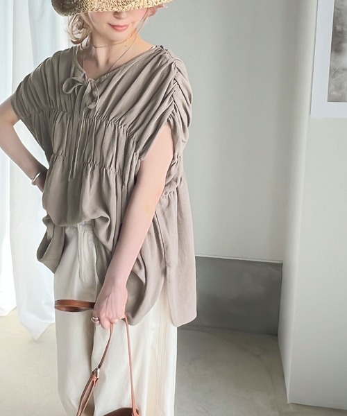 classicalelf(クラシカルエルフ)の「ふわっとボリューム。2wayシャーリングトップス(シャツ/ブラウス・レディース・ベージュ/グレイッシュベージュ/ブラック・LARGE/MEDIUM/SMALL/X-LARGE)」の17枚目の写真