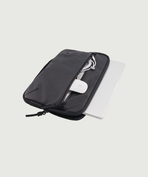 WEXLEY（ウェクスレイ）の「KINNEY SLEEVE ORGANIZER 14" CORDURA BALLISTIC BLACK（PC・タブレットケース・メンズ・ブラック・ONE SIZE）」の2枚目の写真