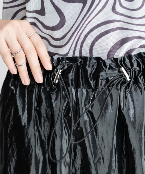 WEGO(ウィゴー)の「WEGO/メタリックドロストフレアスカート(スカート・レディース・シルバー/ブラック・FREE)」の5枚目の写真