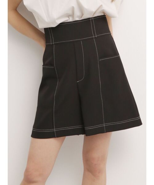 MURUA（ムルーア）の「ハイウエストステッチショートパンツ（その他パンツ・レディース・ブラック/ホワイト・1/2）」の2枚目の写真
