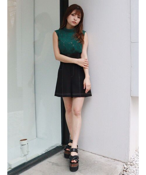 MURUA（ムルーア）の「ハイウエストステッチショートパンツ（その他パンツ・レディース・ブラック/ホワイト・1/2）」の4枚目の写真