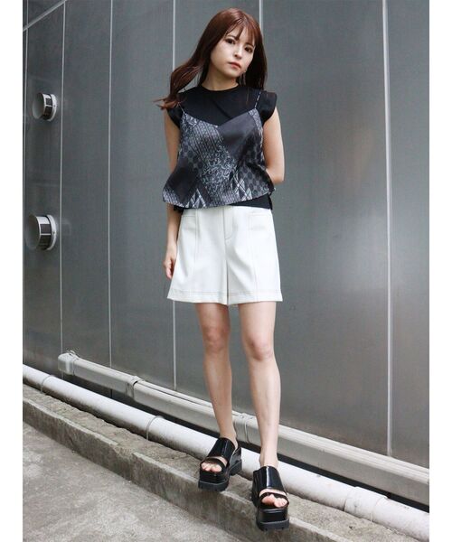 MURUA（ムルーア）の「ハイウエストステッチショートパンツ（その他パンツ・レディース・ブラック/ホワイト・1/2）」の6枚目の写真