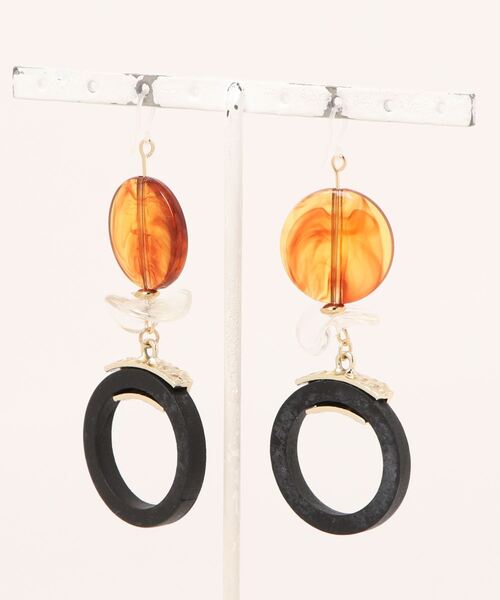 tone(トーン)の「【Astyle】べっ甲×ブラックサークル樹脂ピアス(MA)(ピアス(両耳用)・レディース・ブラック・FREE)」の3枚目の写真