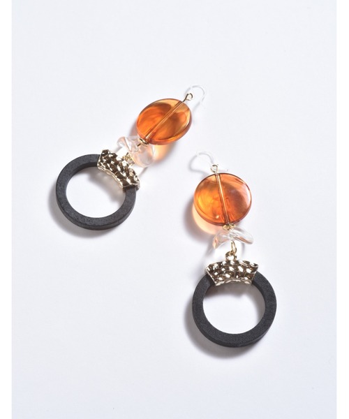 tone(トーン)の「【Astyle】べっ甲×ブラックサークル樹脂ピアス(MA)(ピアス(両耳用)・レディース・ブラック・FREE)」の1枚目の写真