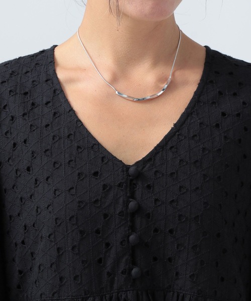 BAYFLOW(ベイフロー)の「レースギャザーワンピース(ワンピース・レディース・ブラック/オフホワイト・SMALL/MEDIUM)」の11枚目の写真