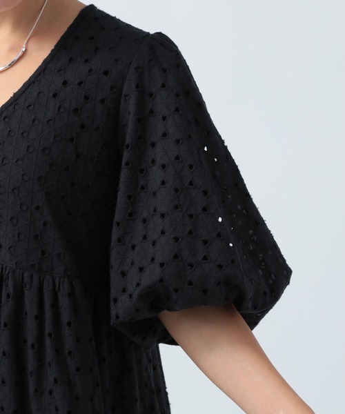 BAYFLOW(ベイフロー)の「レースギャザーワンピース(ワンピース・レディース・ブラック/オフホワイト・SMALL/MEDIUM)」の12枚目の写真