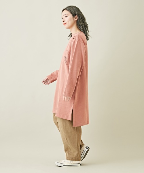 CUBE SUGAR（キューブシュガー）の「微起毛スウェットポケット付バックプリントチュニック（スウェット・レディース・ピンク/カーキ/ナチュラル/ネイビー/マルチ・M）」の10枚目の写真