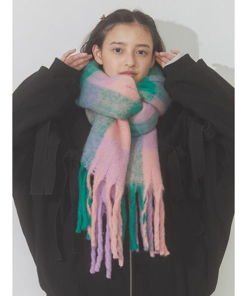 merry jenny（メリージェニー）の「fluffy checkフリンジマフラー（マフラー・レディース・ピンク/ブルー・FREE）」の11枚目の写真