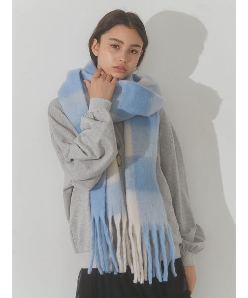 merry jenny（メリージェニー）の「fluffy checkフリンジマフラー（マフラー・レディース・ピンク/ブルー・FREE）」の3枚目の写真