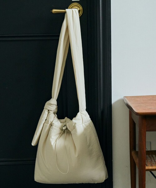 coen(コーエン)の「ドローコードパディングショルダーバッグ(ショルダーバッグ・レディース・ダークグレー/ブラック/オフホワイト・FREE)」の4枚目の写真