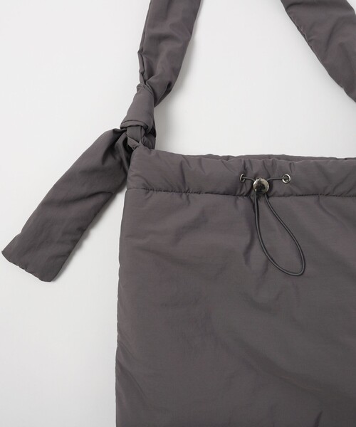 coen(コーエン)の「ドローコードパディングショルダーバッグ(ショルダーバッグ・レディース・ダークグレー/ブラック/オフホワイト・FREE)」の14枚目の写真