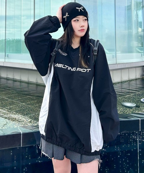 SPINNS(スピンズ)の「【ユニセックスで着用可能】ナイロン切り替えデザインプルオーバー(スウェット・メンズ・グレー/ブラック/オフホワイト/ネイビー・ONESIZE)」の3枚目の写真