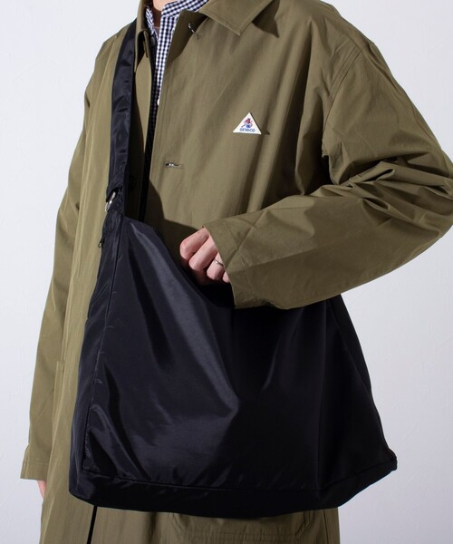 GLOSTER（グロスター）の「【GLOSTER/グロスター】ビッグショルダーバッグ（ショルダーバッグ・メンズ・ブラック・FREE）」の2枚目の写真